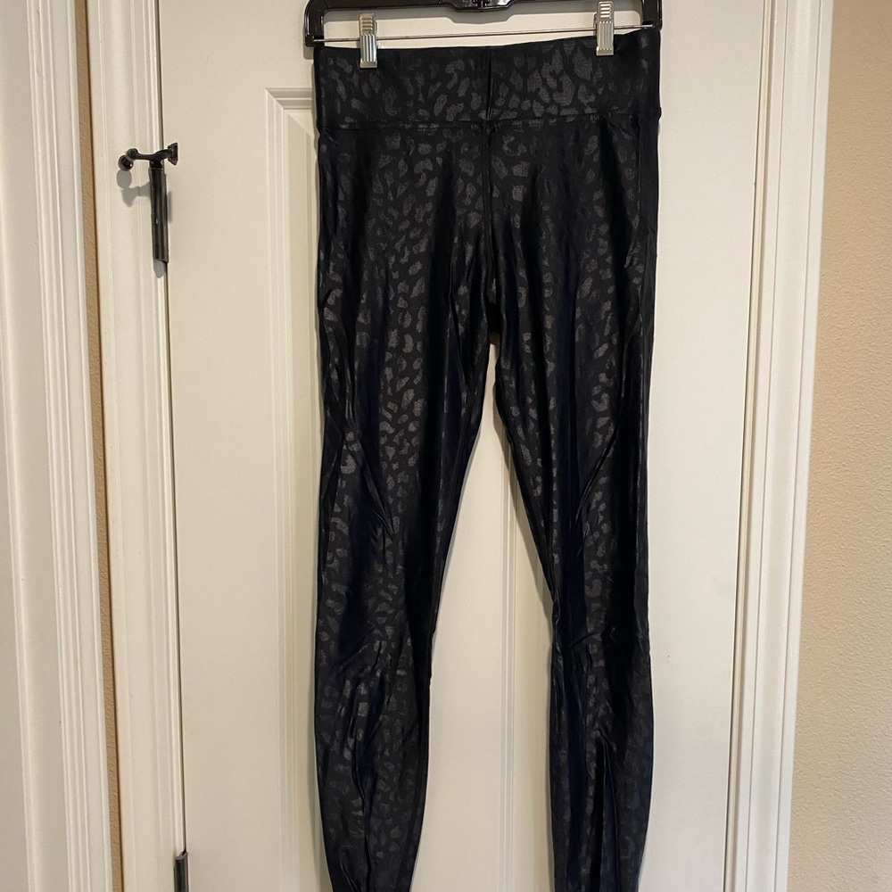 Carbon38 Takara Shine Leopard 7/8 Regular Rise Leggings